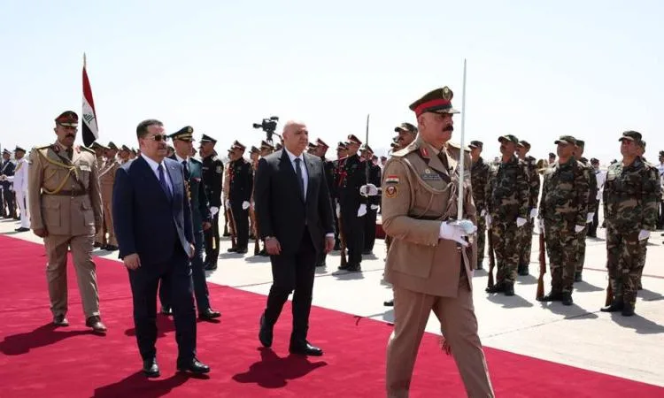 رئيس الوزراء العراقي: نحن مؤيدون لاستقرار لبنان وخصوصية مؤسساته رئيس الوزراء العراقي: نحن مؤيدون لاستقرار لبنان وخصوصية مؤسساته
