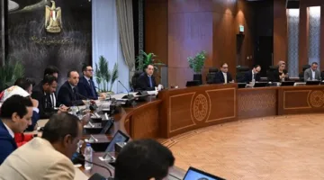 رئيس الوزراء: محافظ البنك المركزي يتولى إدارة السياسة النقدية بكفاءة عالية