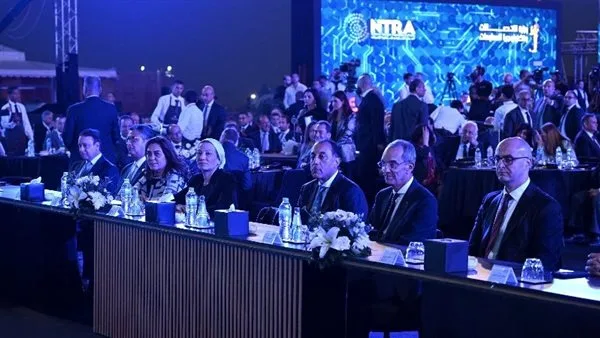 رئيس الوزراء: مصر أعدت خطة شاملة لتحقيق التحول الرقمي في البلاد رئيس الوزراء: مصر أعدت خطة شاملة لتحقيق التحول الرقمي في البلاد