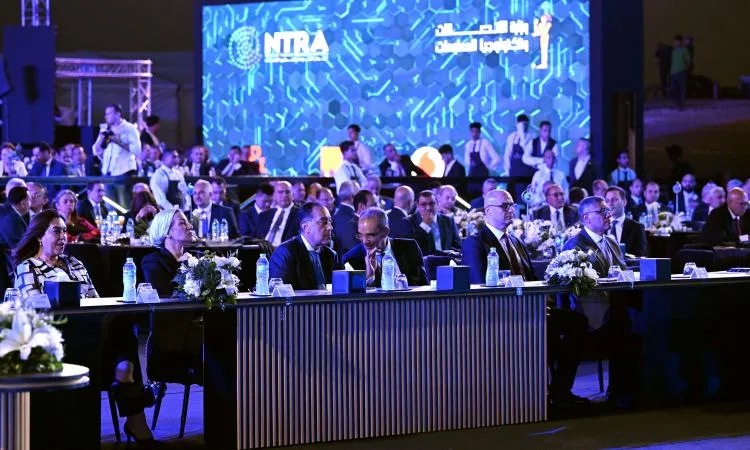 رئيس الوزراء يحضر مراسم إطلاق خدمات الهواتف المحمولة من الجيل الخامس رئيس الوزراء يحضر مراسم إطلاق خدمات الهواتف المحمولة من الجيل الخامس