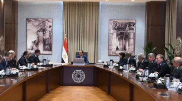 رئيس الوزراء يراقب استراتيجيات وتدابير توسيع مشاريع تحلية مياه البحر وتعزيز الصناعة المرتبطة بها