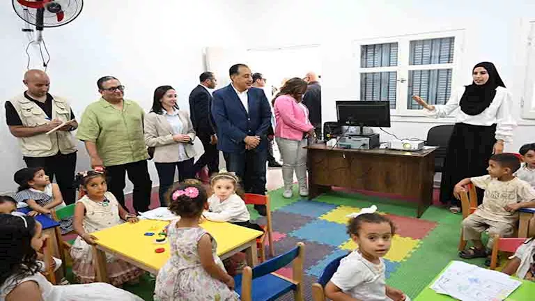 رئيس الوزراء يزور مركز تنمية الأسرة والطفل في زاوية صقر رئيس الوزراء يزور مركز تنمية الأسرة والطفل في زاوية صقر