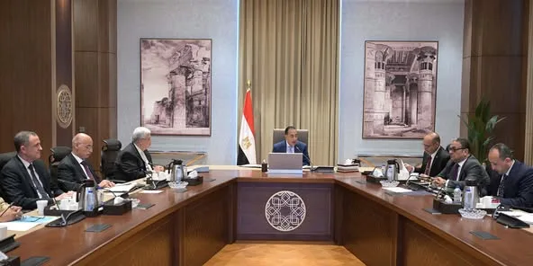 رئيس الوزراء يستعرض مراحل تنفيذ خطة طرح المشاريع الحكومية في مجال الاتصالات وتكنولوجيا المعلومات. رئيس الوزراء يستعرض مراحل تنفيذ خطة طرح المشاريع الحكومية في مجال الاتصالات وتكنولوجيا المعلومات.