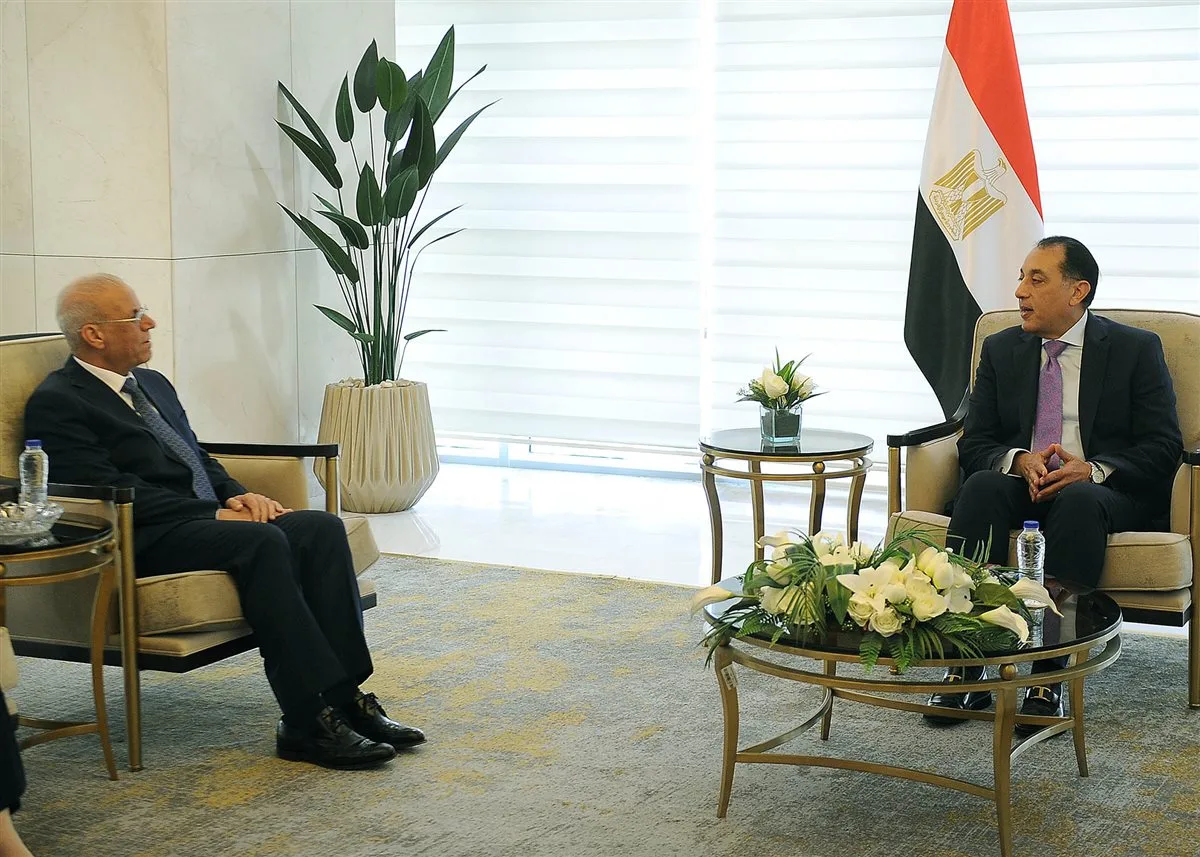 رئيس الوزراء يلتقي السفير العراقي في القاهرة لمناقشة تعزيز التعاون بين الدولتين رئيس الوزراء يلتقي السفير العراقي في القاهرة لمناقشة تعزيز التعاون بين الدولتين