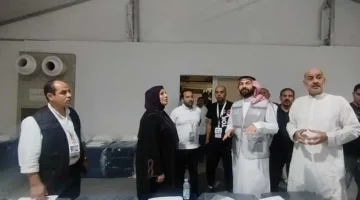 رئيس الوفد السياحي للحج يقوم بجولة تفقدية لمخيمات الحجاج في منطقة عرفات (صور)