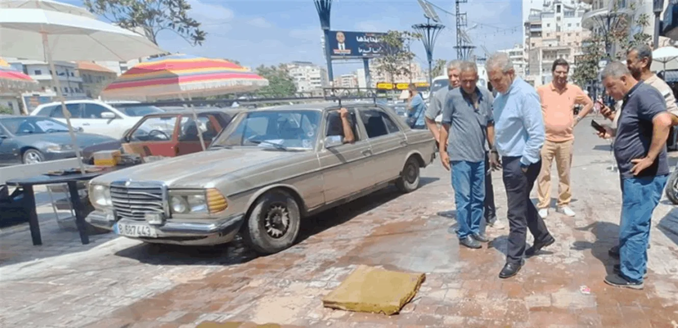 رئيس بلدية صيدا يتابع مشكلة تسرب المياه في وسط السوق التجاري رئيس بلدية صيدا يتابع مشكلة تسرب المياه في وسط السوق التجاري