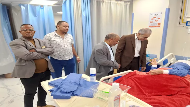 رئيس جامعة أسوان يزور المستشفى الجامعي ويقدم التهاني للمرضى بمناسبة عيد الأضحى (صور) رئيس جامعة أسوان يزور المستشفى الجامعي ويقدم التهاني للمرضى بمناسبة عيد الأضحى (صور)