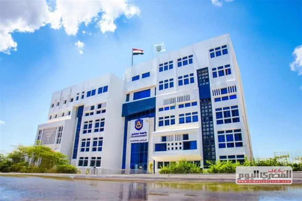 رئيس جامعة دمنهور: «كلية صيدلة البحيرة» هي الأولى في مصر التي تنال الاعتماد المؤسسي والبرامجي. رئيس جامعة دمنهور: «كلية صيدلة البحيرة» هي الأولى في مصر التي تنال الاعتماد المؤسسي والبرامجي.