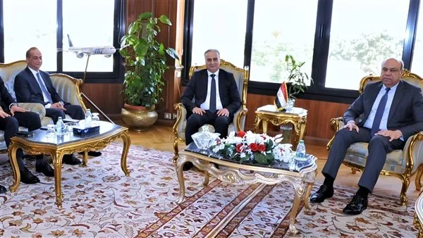 رئيس حماية المستهلك يتناقش مع وزير الطيران حول تعزيز ثقة السياح الأجانب في الاقتصاد المصري رئيس حماية المستهلك يتناقش مع وزير الطيران حول تعزيز ثقة السياح الأجانب في الاقتصاد المصري