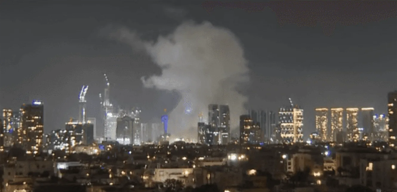 رئيس دولة الإمارات يتواصل بشأن مستجدات الوضع الإقليمي رئيس دولة الإمارات يتواصل بشأن مستجدات الوضع الإقليمي