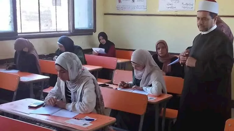 رئيس منطقة الإسماعيلية الأزهرية: سير امتحانات الثانوية بشكل منظم ودون أي شكاوى رئيس منطقة الإسماعيلية الأزهرية: سير امتحانات الثانوية بشكل منظم ودون أي شكاوى