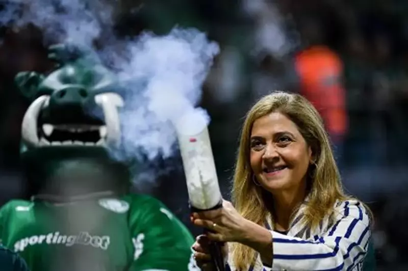رئيسة بالميراس: أطمح لأن أكون مثالًا يحتذى به للفتيات.. وسنحتفل بكأس العالم عند الفوز بالبطولة.