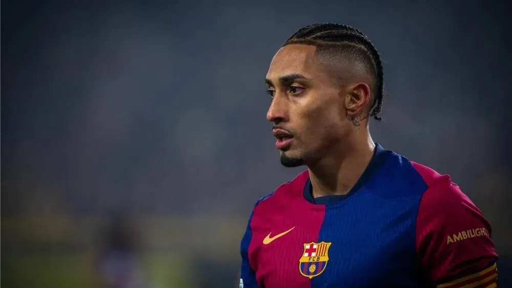 رافينيا البرازيلي يتوج بلقب أفضل لاعب في الليغا الإسبانية رافينيا البرازيلي يتوج بلقب أفضل لاعب في الليغا الإسبانية