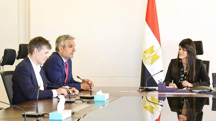 رانيا المشاط تستقبل وفد “جولدمان ساكس” لمناقشة تطورات الاقتصاد ومبادرات تعزيز القطاع الخاص وزيادة الاستثمارات. رانيا المشاط تستقبل وفد “جولدمان ساكس” لمناقشة تطورات الاقتصاد ومبادرات تعزيز القطاع الخاص وزيادة الاستثمارات.