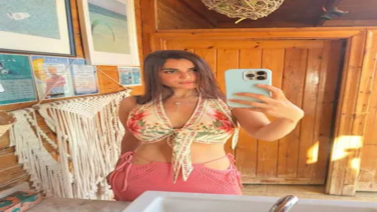 رانيا منصور تشارك صوراً جريئة من عطلتها الصيفية.. وردود فعل الجمهور (صور) رانيا منصور تشارك صوراً جريئة من عطلتها الصيفية.. وردود فعل الجمهور (صور)