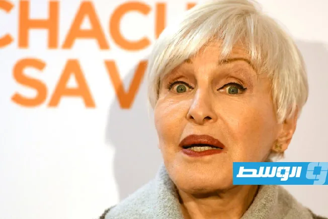 رحيل المغنية الفرنسية نيكول كروازي عن عمر يناهز 88 عامًا رحيل المغنية الفرنسية نيكول كروازي عن عمر يناهز 88 عامًا
