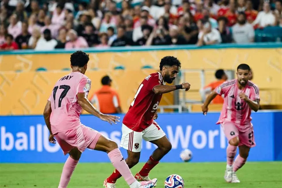 رد فعل غير متوقع من حسين الشحات بعد انتهاء مباراة الأهلي وإنتر ميامي.. إبراهيم فايق يوضح التفاصيل رد فعل غير متوقع من حسين الشحات بعد انتهاء مباراة الأهلي وإنتر ميامي.. إبراهيم فايق يوضح التفاصيل