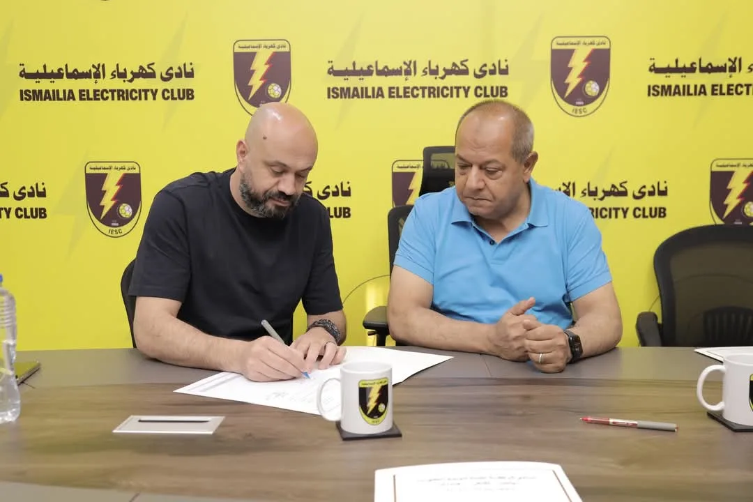 رضا شحاتة يتولى تدريب فريق كهرباء الإسماعيلية في الدوري الممتاز رضا شحاتة يتولى تدريب فريق كهرباء الإسماعيلية في الدوري الممتاز
