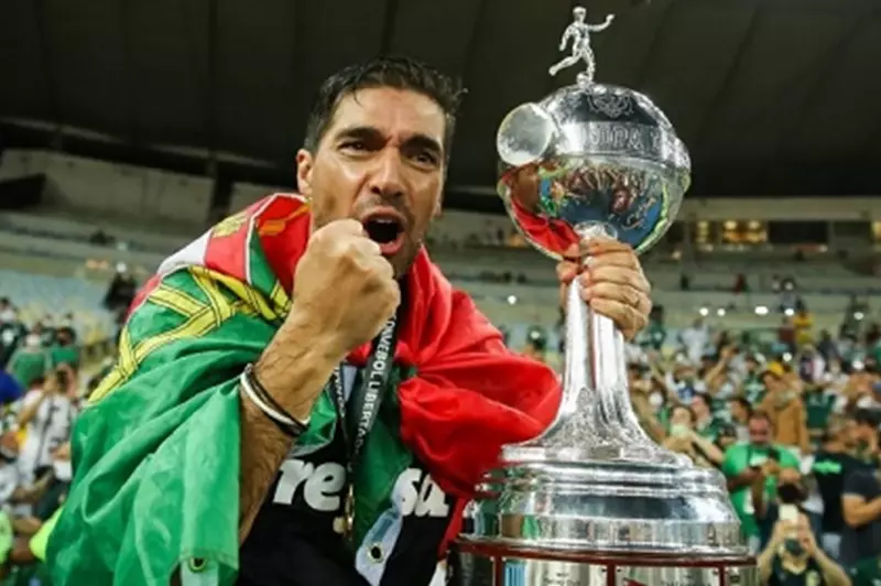 رفض عرضًا قطريًا وحقق 10 ألقاب.. من هو أبيل فيريرا مدرب بالميراس في مواجهة الأهلي؟ رفض عرضًا قطريًا وحقق 10 ألقاب.. من هو أبيل فيريرا مدرب بالميراس في مواجهة الأهلي؟