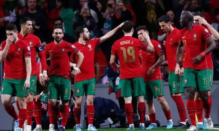 رونالدو يحقق للبرتغال التأهل إلى نهائي دوري الأمم الأوروبية. رونالدو يحقق للبرتغال التأهل إلى نهائي دوري الأمم الأوروبية.