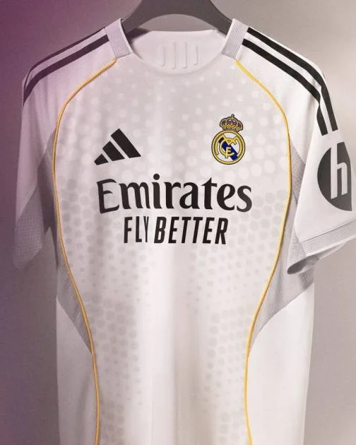 ريال مدريد ي revealing القميص الجديد المستلهم من سانتياغو برنابيو. ريال مدريد ي revealing القميص الجديد المستلهم من سانتياغو برنابيو.