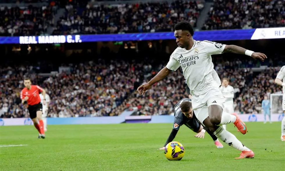 ريال مدريد يقرر تمديد عقد فينيسيوس بزيادة 5 ملايين يورو سنوياً. ريال مدريد يقرر تمديد عقد فينيسيوس بزيادة 5 ملايين يورو سنوياً.