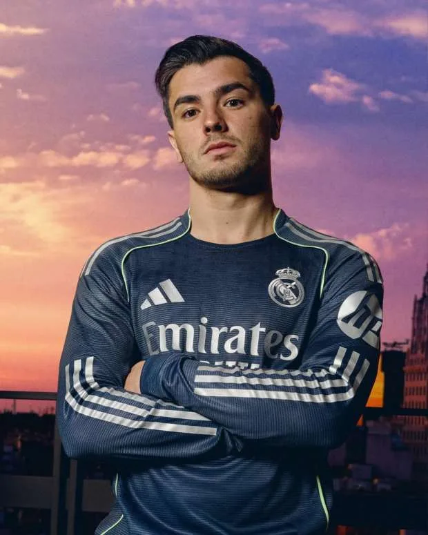 ريال مدريد يكشف عن زيه الاحتياطي.. العرض الأول في كأس العالم للأندية ريال مدريد يكشف عن زيه الاحتياطي.. العرض الأول في كأس العالم للأندية