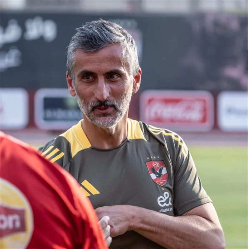 ريبييرو: لا يوجد لاعب في الأهلي يتمتع بمكانة ثابتة، ولا يمكنني طلب ذلك من أورلاندو. ريبييرو: لا يوجد لاعب في الأهلي يتمتع بمكانة ثابتة، ولا يمكنني طلب ذلك من أورلاندو.