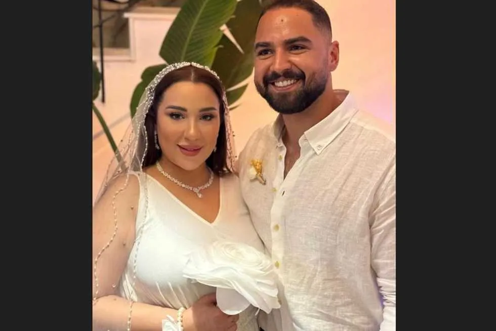 زوج أسما شريف منير يشاركها رسالة حب بعد زفافهما: “يجب على الرجل أن يكون دعماً لزوجته” زوج أسما شريف منير يشاركها رسالة حب بعد زفافهما: “يجب على الرجل أن يكون دعماً لزوجته”