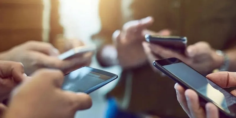 زيادة اشتراكات خطوط الهاتف المحمول مسبقة الدفع بنسبة 5.8% زيادة اشتراكات خطوط الهاتف المحمول مسبقة الدفع بنسبة 5.8%