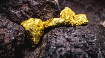 زيادة سعر الذهب في الإمارات اليوم الاثنين 9-6-2025، حيث بلغ سعر عيار 21 نحو 354.50 درهم عند بدء التداول.