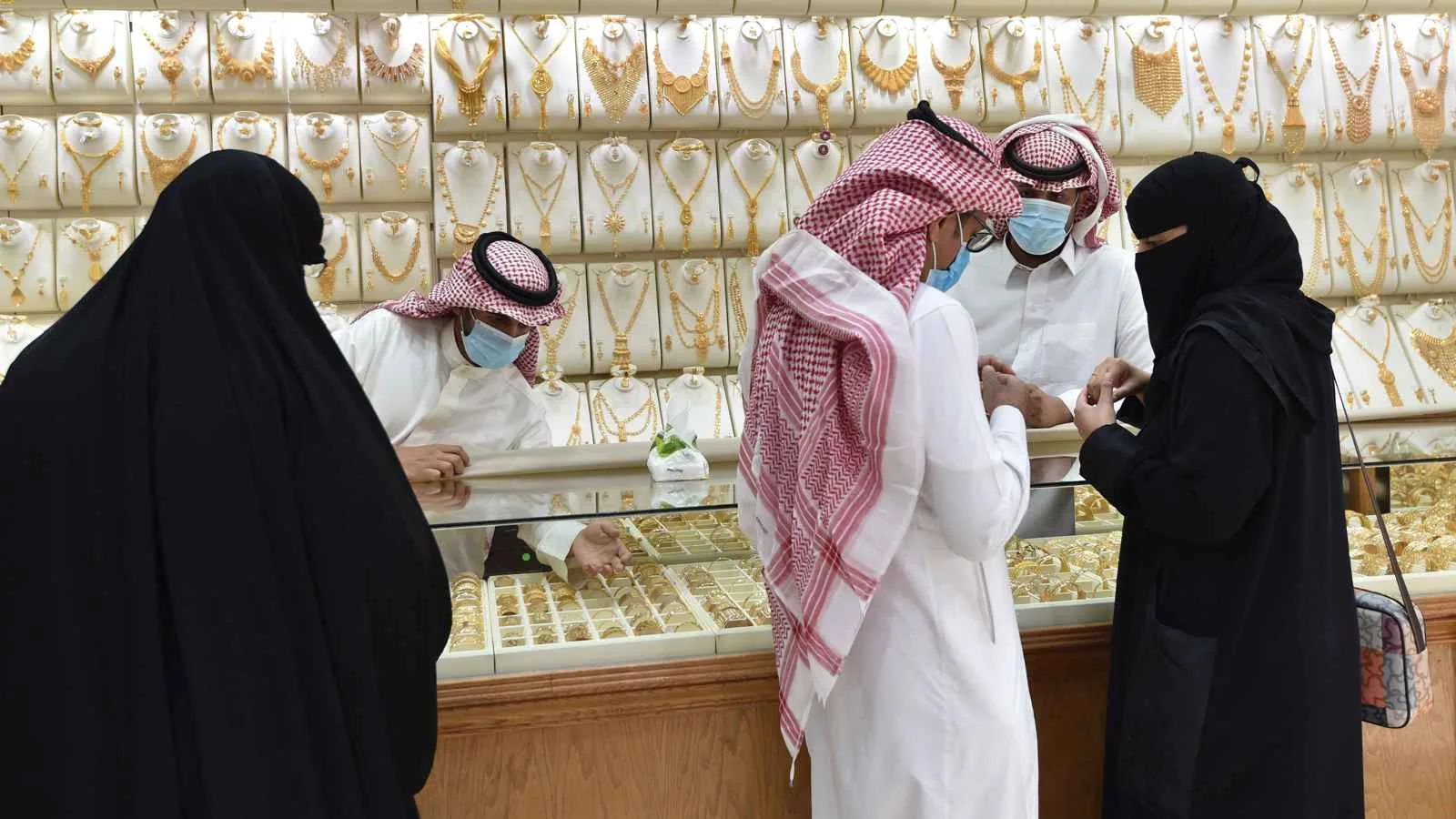 زيادة سعر الذهب في السعودية نتيجة ارتفاع الطلب على الأصول الآمنة. زيادة سعر الذهب في السعودية نتيجة ارتفاع الطلب على الأصول الآمنة.