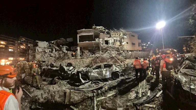 زيادة عدد القتلى والمصابين في تل أبيب إلى 54 ودمار كبير في المدينة زيادة عدد القتلى والمصابين في تل أبيب إلى 54 ودمار كبير في المدينة
