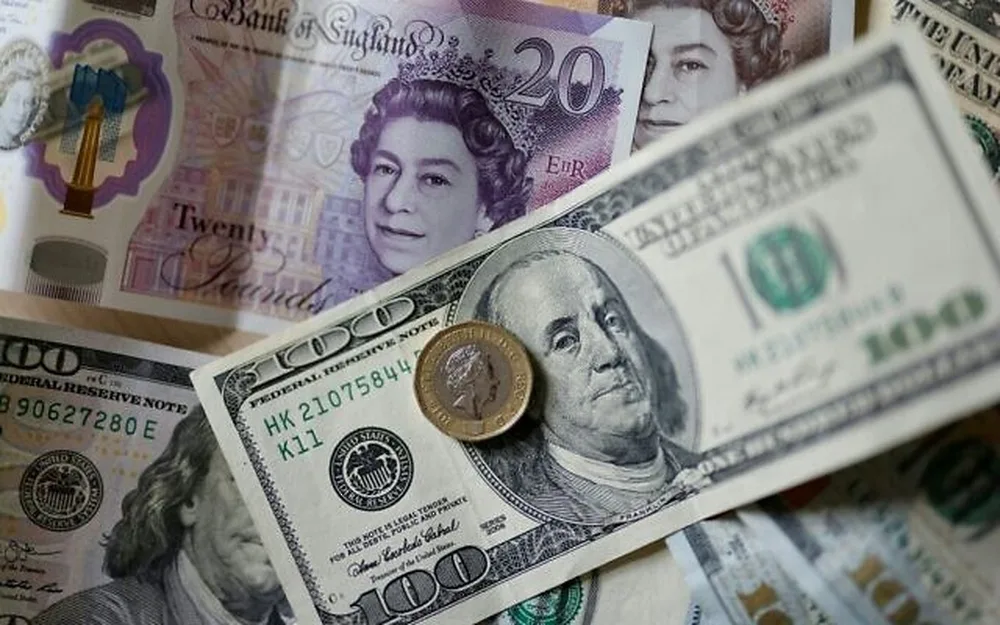 زيادة قيمة الجنيه الاسترليني مقابل الدولار الأمريكي واليورو زيادة قيمة الجنيه الاسترليني مقابل الدولار الأمريكي واليورو