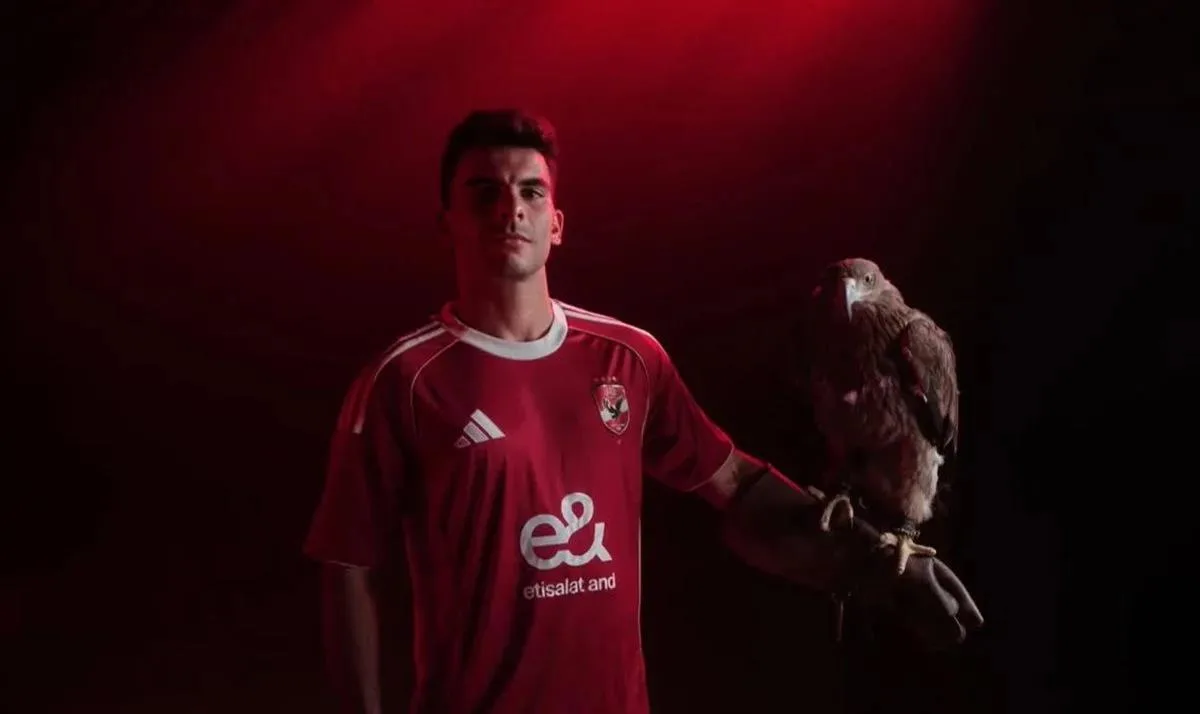 زيزو: ثنائي الأهلي لم يسهلوا انضمامي، ولدي طموح كبير لم أنجزه مع الزمالك. زيزو: ثنائي الأهلي لم يسهلوا انضمامي، ولدي طموح كبير لم أنجزه مع الزمالك.