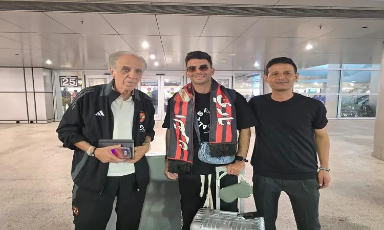 “زيزو” يلتحق بوفد الأهلي في كأس العالم للأندية بمدينة ميامي الأمريكية. “زيزو” يلتحق بوفد الأهلي في كأس العالم للأندية بمدينة ميامي الأمريكية.