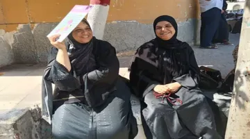 سبحة والدعوات، لحظات أمهات ينتظرن أمام لجان امتحانات الثانوية في الشرقية