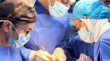 ست سنوات.. إجراء عملية لإزالة ورم من لسان طفل فلسطيني في مستشفى الشيخ زايد التخصصي