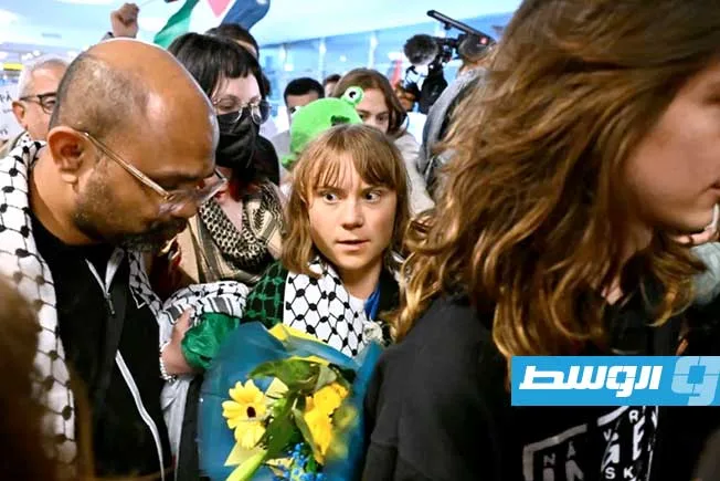 ستة من ركاب سفينة “مادلين”، بينهم النائبة الأوروبية ريما حسن، يستعدون للمغادرة جواً من “إسرائيل”. ستة من ركاب سفينة “مادلين”، بينهم النائبة الأوروبية ريما حسن، يستعدون للمغادرة جواً من “إسرائيل”.