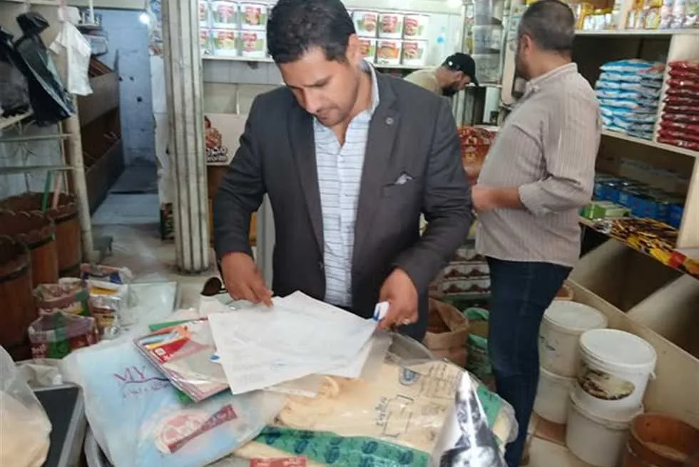 «سجائر وزيت من مصادر غير معروفة».. حملة تفتيش موسعة على الأسواق والمتاجر في الإسكندرية (صور) «سجائر وزيت من مصادر غير معروفة».. حملة تفتيش موسعة على الأسواق والمتاجر في الإسكندرية (صور)