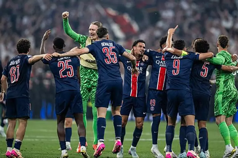 سرقة منزل لاعب باريس سان جيرمان بعد ساعات من فوزه بدوري أبطال أوروبا سرقة منزل لاعب باريس سان جيرمان بعد ساعات من فوزه بدوري أبطال أوروبا