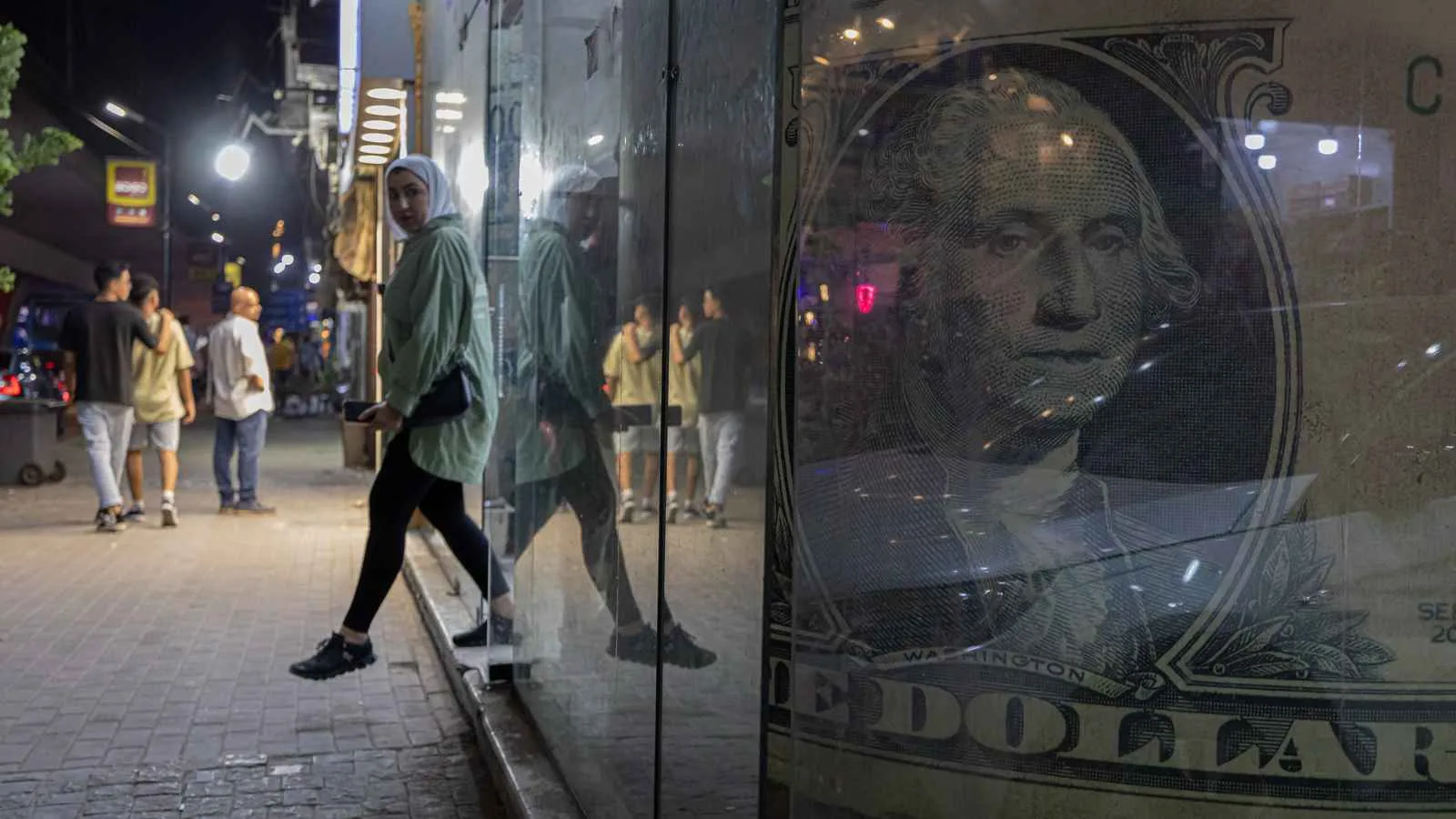 سعر الدولار مقابل الجنيه المصري اليوم: انخفاض طفيف في البنوك سعر الدولار مقابل الجنيه المصري اليوم: انخفاض طفيف في البنوك