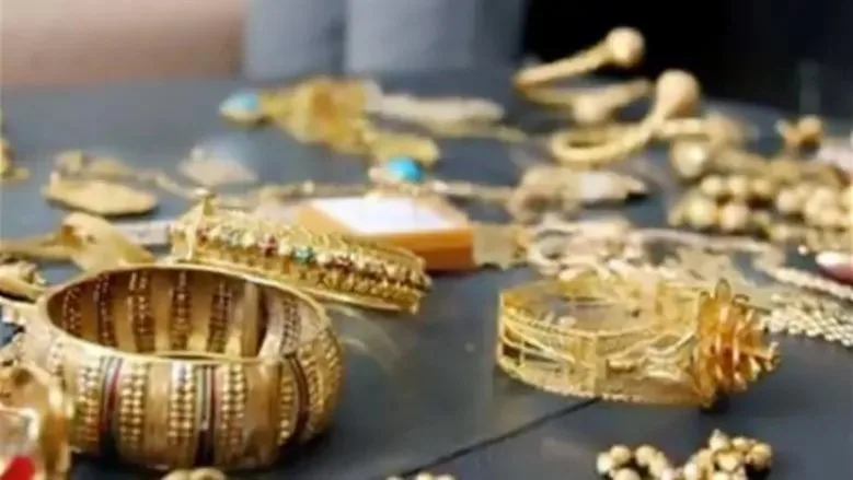 سعر الذهب اليوم الجمعة 13-6-2025 يشهد ارتفاعًا ملحوظًا جراء زيادة أسعار الأونصة عالميًا وارتفاع التوترات السياسية سعر الذهب اليوم الجمعة 13-6-2025 يشهد ارتفاعًا ملحوظًا جراء زيادة أسعار الأونصة عالميًا وارتفاع التوترات السياسية