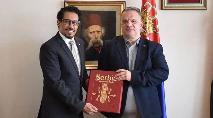 سفير الإمارات يناقش مع وزير التعليم الصربي تبادل الطلاب سفير الإمارات يناقش مع وزير التعليم الصربي تبادل الطلاب