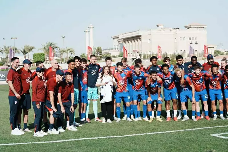 سفيرة أمريكا تشارك في بطولة خوفو للشباب لتأييد منتخب بلدها ضد كولومبيا سفيرة أمريكا تشارك في بطولة خوفو للشباب لتأييد منتخب بلدها ضد كولومبيا