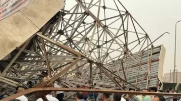 سقوط لافتة إعلانية يؤدي إلى إصابة 10 أفراد في بولاق الدكرور
