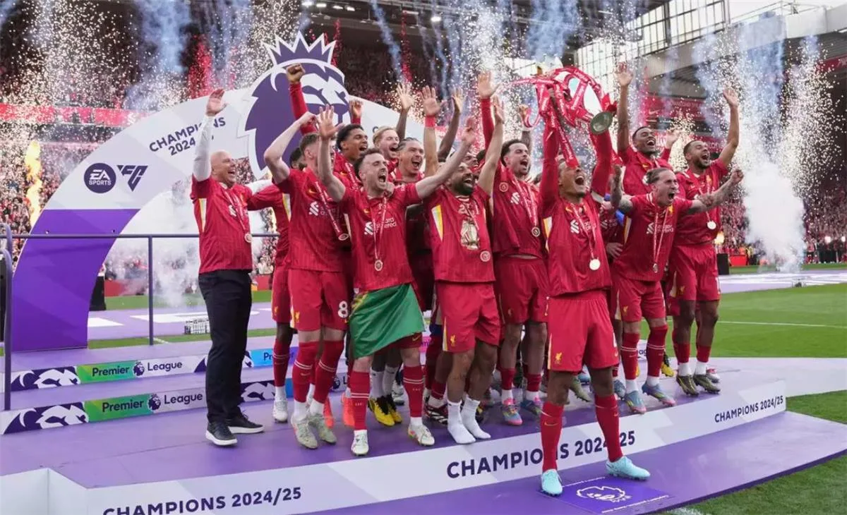 سكاي: برينتفورد ينجح في الاتفاق مع لاعب من ليفربول