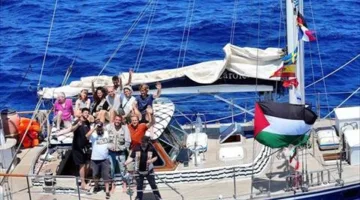 سلطات الاحتلال تودع نشطاء السفينة «مادلين» في مطار تل أبيب استعدادًا لترحيلهم