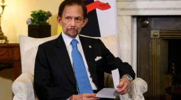 سلطان بروناي يعود إلى وطنه بعد شفائه في ماليزيا