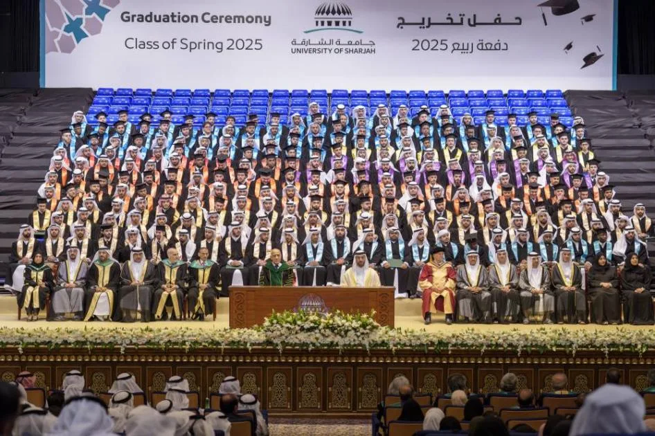 سلطان بن أحمد يشارك في حفل تخرج 284 طالباً بجامعة الشارقة سلطان بن أحمد يشارك في حفل تخرج 284 طالباً بجامعة الشارقة